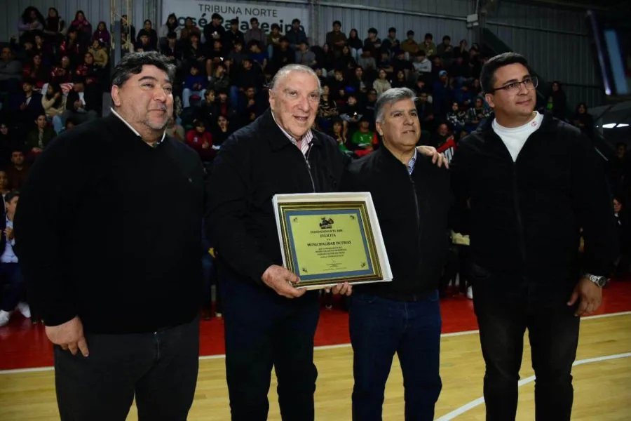 Carlos Basualdo celebró la inauguración del nuevo estadio de básquet en Frías y elogió la obra