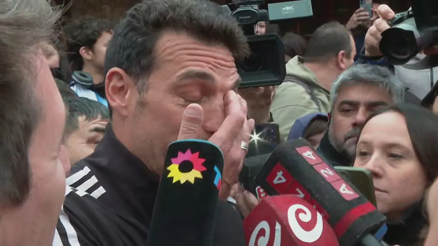 Lionel Scaloni llegó a Pujato tras la final del Mundial, se quebró con el cariño de los vecinos y confirmó su continuidad