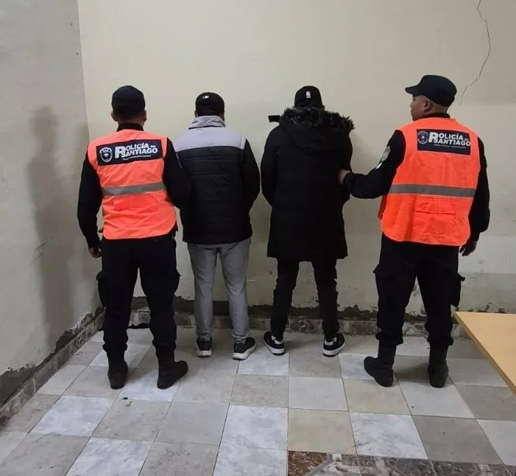 Aprehendieron a dos jóvenes tras hallar marihuana durante un operativo policial