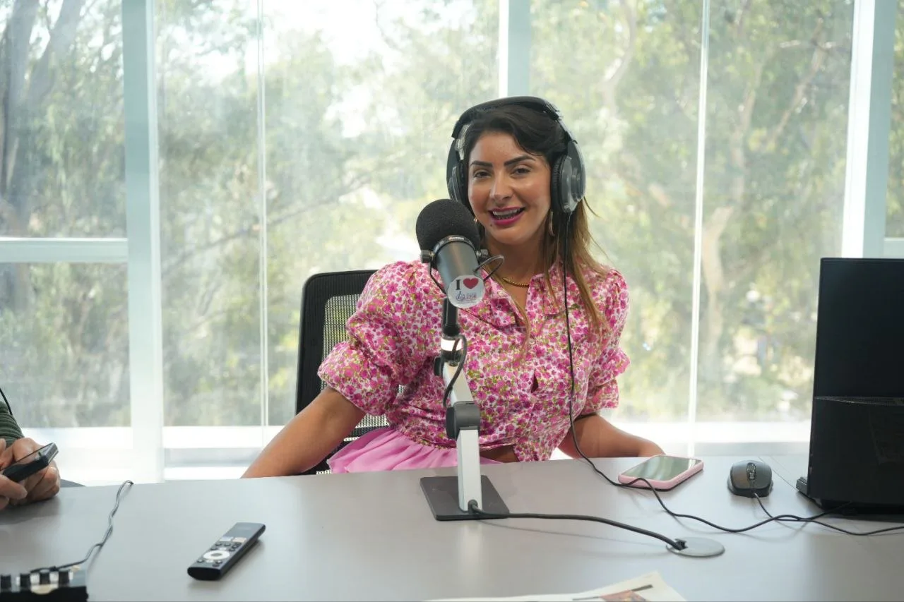 Ya es un clásico de los viernes: La Pobra volvió a llenar de humor ADN de Radio