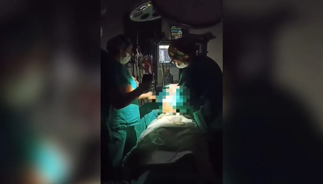 Operaban a un paciente y se cortó la luz: terminaron la cirugía con linternas de celulares