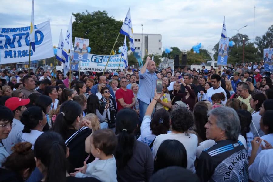 Pablo Mirolo encabezo un multitudinario acto de cierre de campaña y pidió el respaldo de los bandeños