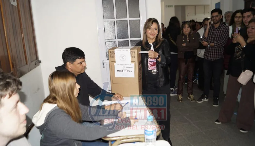 Tras votar, Norma Fuentes agradeció a los vecinos y pidió fortalecer la democracia