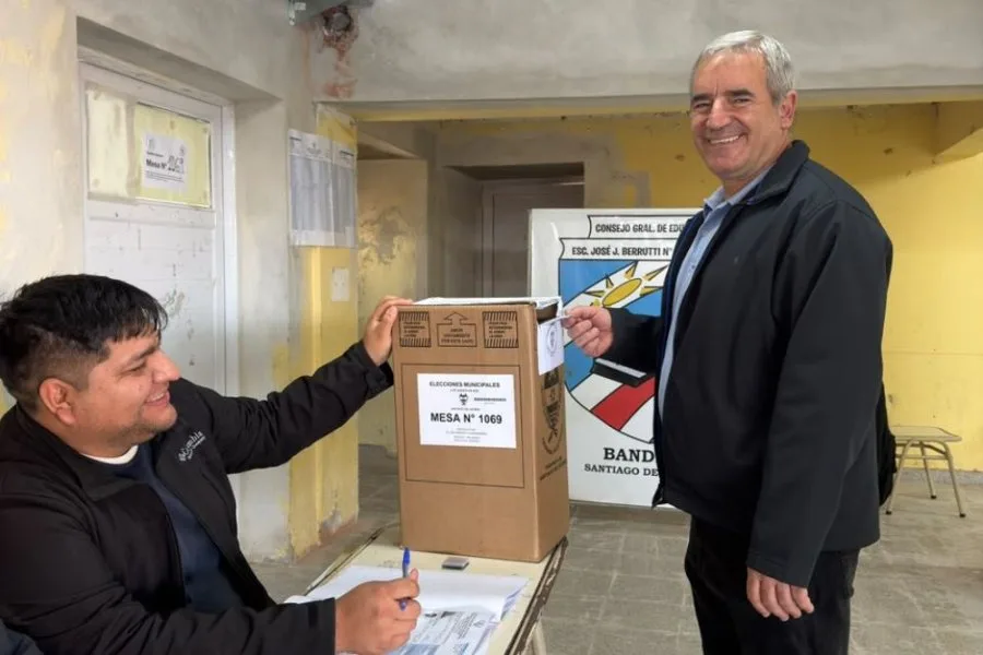 Jairo Colaneri votó en la inédita elección con lista única para intendente en Bandera