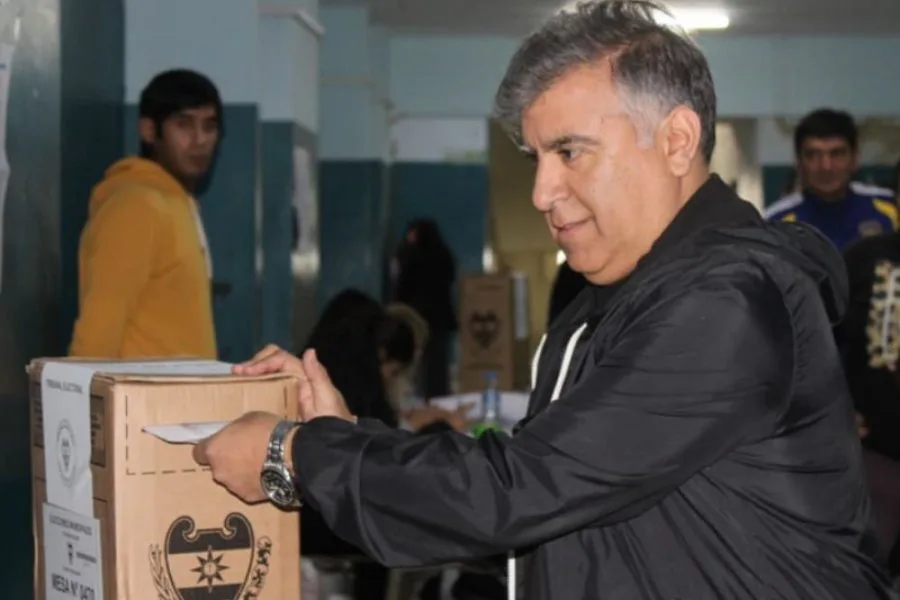 Carlos Basualdo sufragó y destacó el crecimiento de la Capital