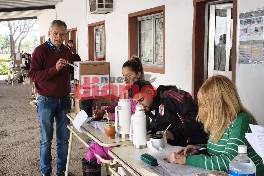 El intendente Jorge Leguizamón emitió su voto en Pinto