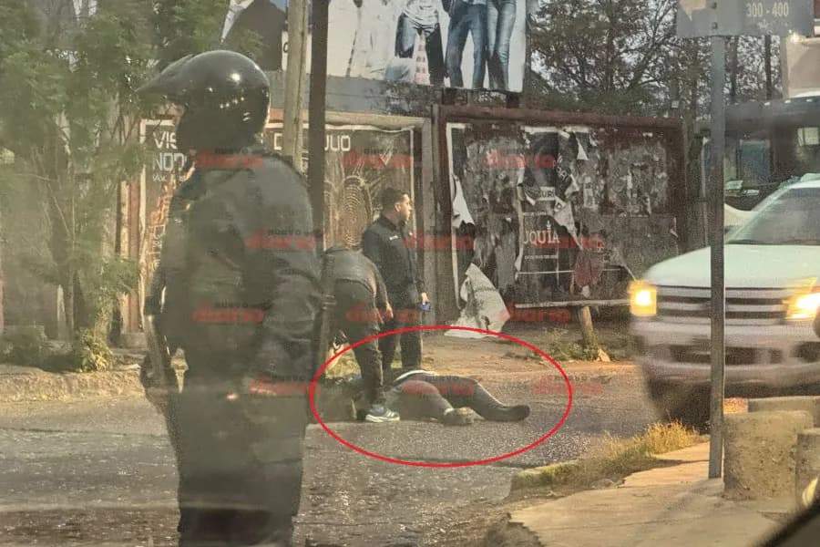 Una mujer fue hospitalizada tras el derrape de una motocicleta en la intersección de Aguirre e Islas Malvinas