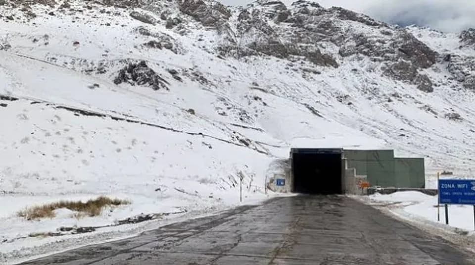 Sigue cerrado el Paso Cristo Redentor y miles de camioneros permanecen varados