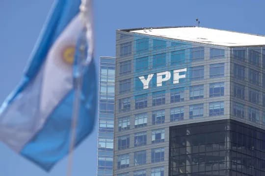 YPF hará un split de acciones: qué significa y cómo impacta en los inversores