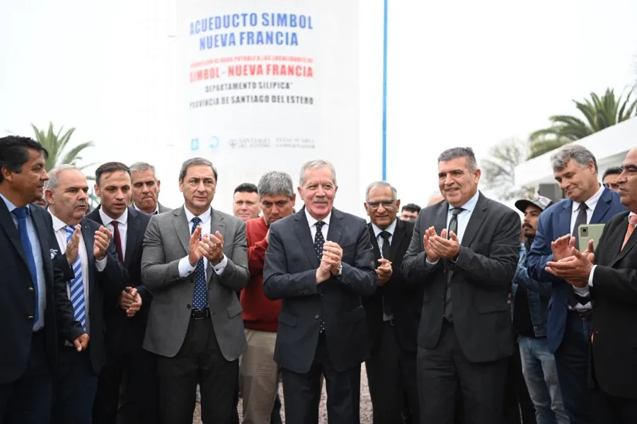 El gobernador Elías Suárez inauguró un acueducto estratégico y entregó viviendas sociales en Silípica