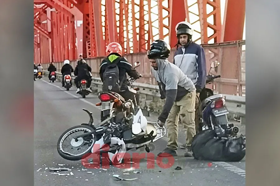 Intentó girar en "U" en el Puente Carretero y terminó protagonizando un fuerte accidente