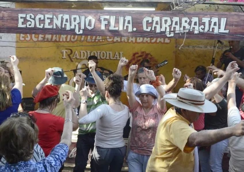 La Banda se prepara para una fiesta a puro folclore en la casa de la Abuela Carabajal