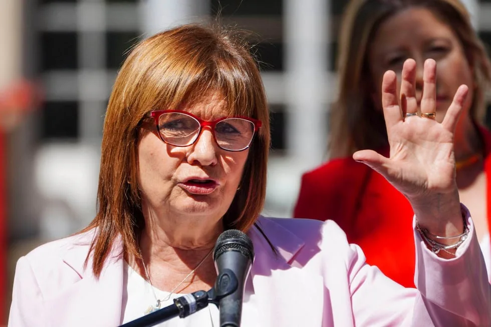 Patricia Bullrich se distanció del comisario fotografiado de civil en el Congreso y la ministra Monteoliva justificó su presencia