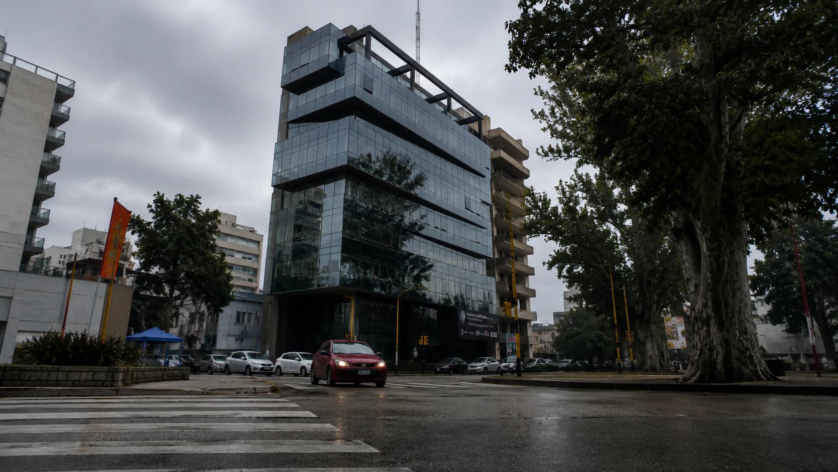 Viernes gris y fresco en Santiago: así estará el tiempo antes del fin de semana