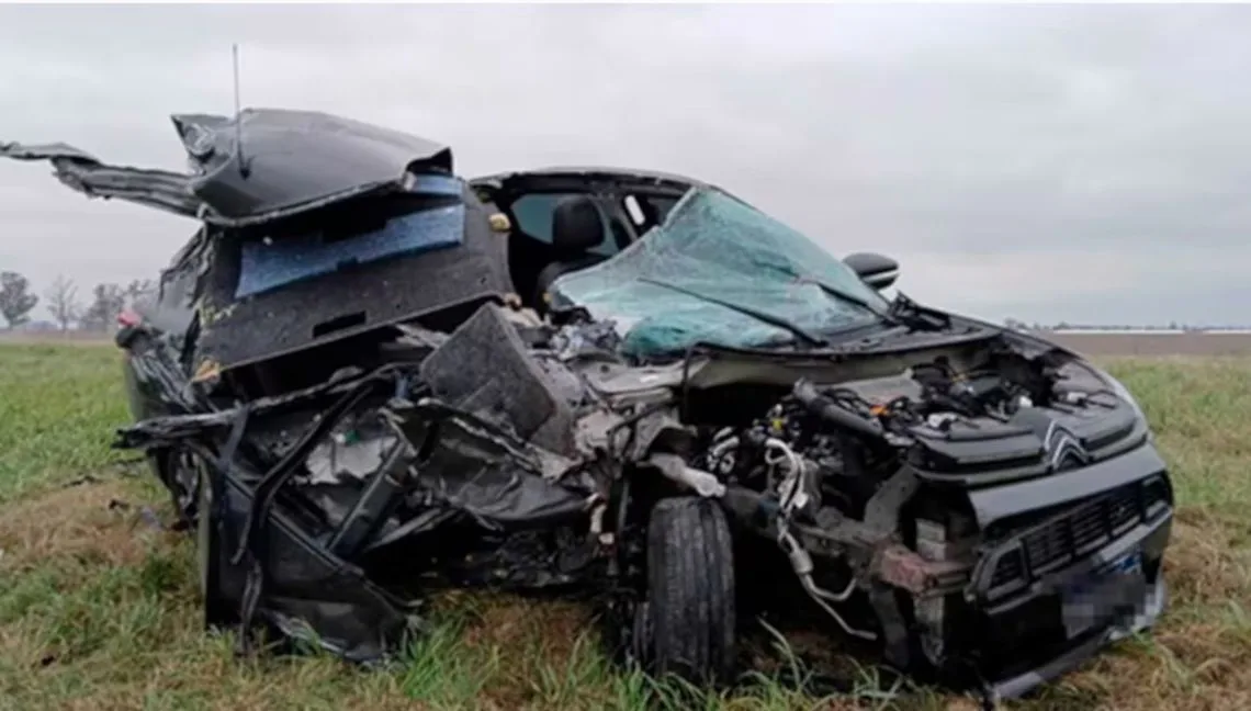 Volvía del velorio de su hermana y murió en un brutal choque contra un camión
