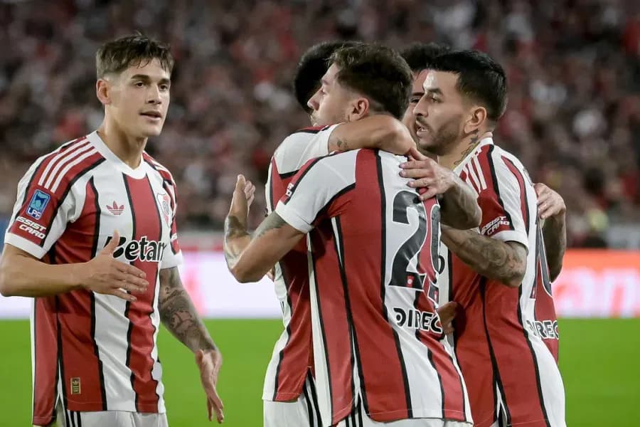 River cortó la racha negativa, venció 2-0 a Argentinos Juniors en el Monumental y sumó su primer triunfo en el Torneo Clausura