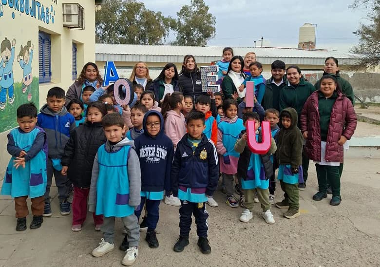 Alumnos santiagueños le dieron una segunda vida al cartón con un ingenioso proyecto