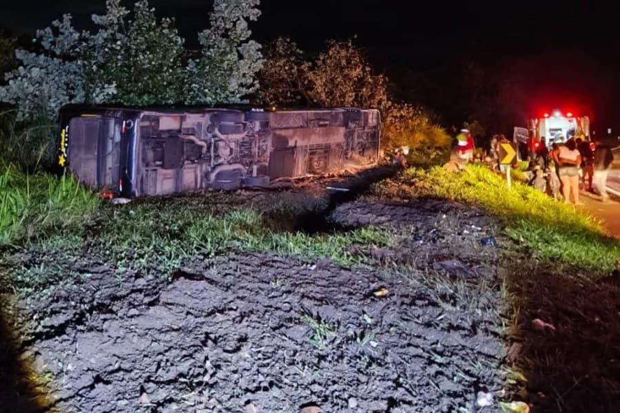 Tragedia en Brasil: diez mujeres murieron tras el violento vuelco de un colectivo turístico en Petrópolis