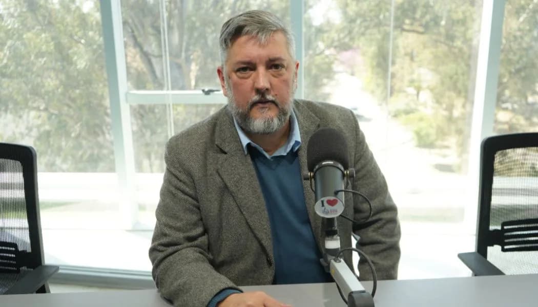 Díaz Achával analizó la crisis de la UCR y destacó el modelo político de Santiago