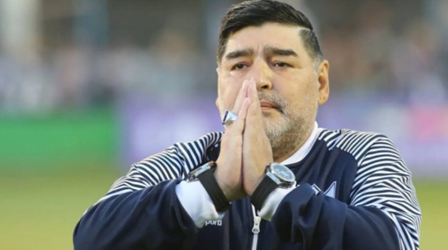 Nuevo escándalo por la muerte de Maradona: confundieron sus estudios con los de su padre
