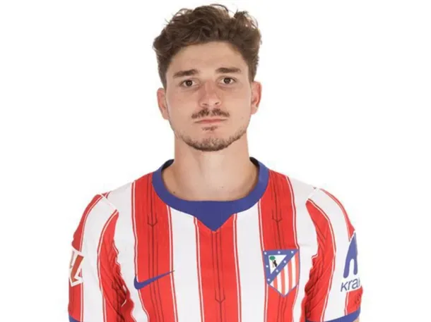 Los mejores memes de la foto oficial de Julián Álvarez en el Atlético de Madrid