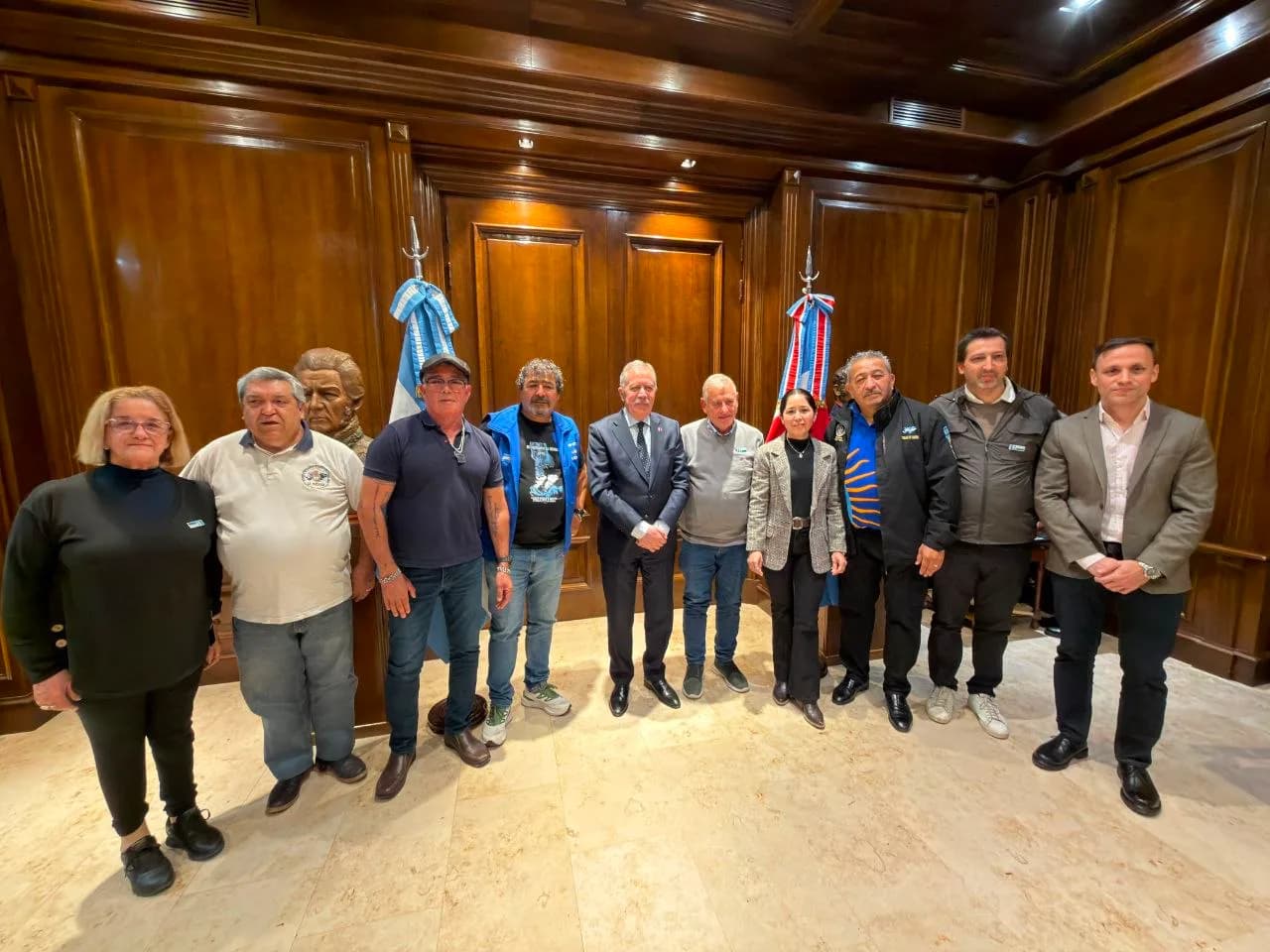 El gobernador Elías Suárez recibió a veteranos de Guerra de Malvinas de La Matanza
