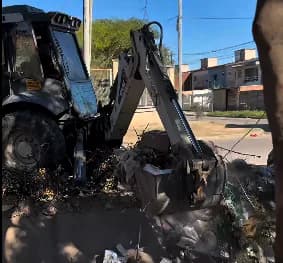 La Municipalidad realizó trabajos de mantenimiento y limpieza de desagües en el barrio Siglo XX