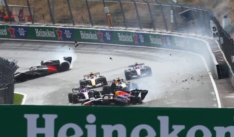 Video | Golpazo de Verstappen en Zandvoort: perdió el control y terminó contra el muro