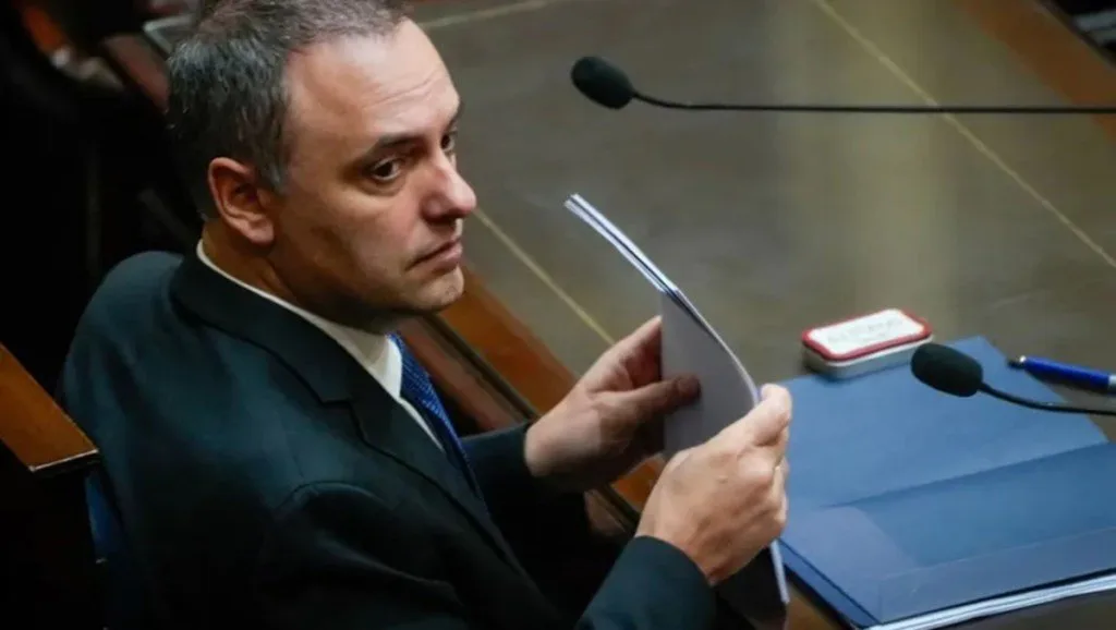 Adorni pedirá una prórroga para explicar inconsistencias en su patrimonio