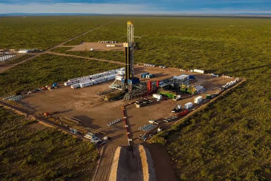Un grave accidente laboral en una planta de gas de Vaca Muerta dejó un muerto y un herido