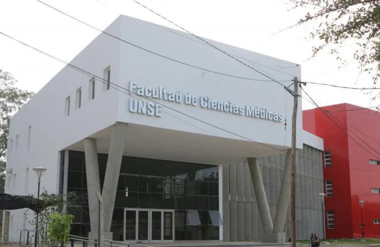 La Facultad de Ciencias Médicas celebró la graduación de 15 nuevos profesionales