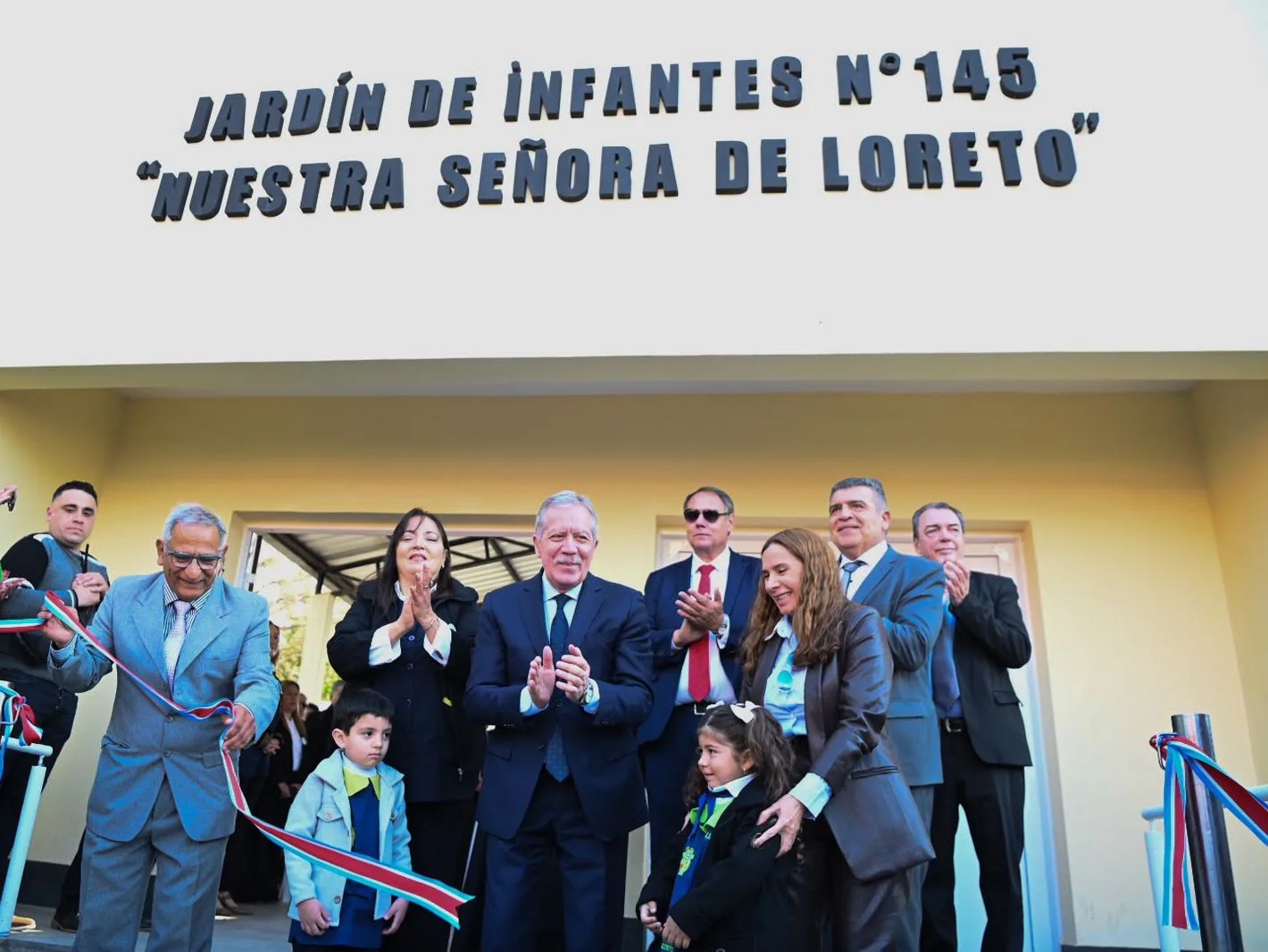 Elías Suárez inauguró cuatro establecimientos educativos y viviendas sociales en el interior