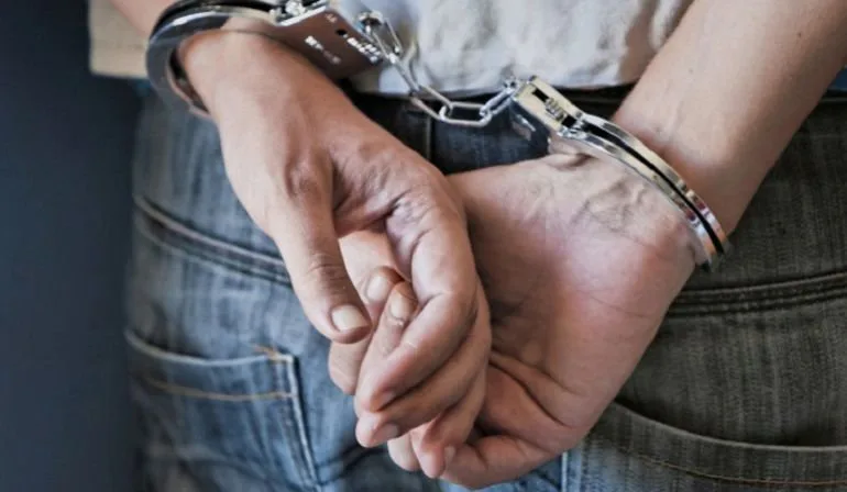 Escándalo familiar: un padre habría ofrecido a dos de sus hijos a cambio de un auto