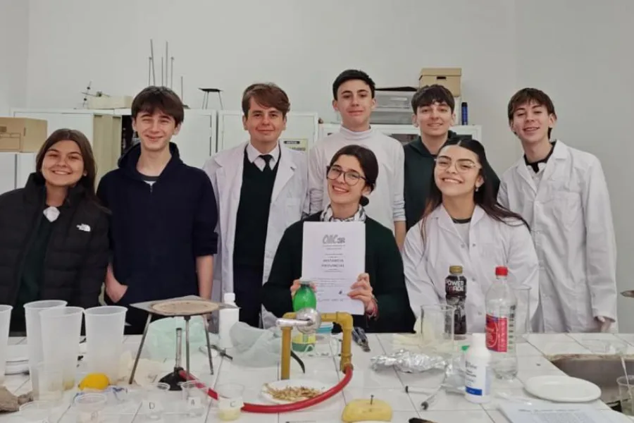 Cinco estudiantes del Colegio Hermas de Bruijn representarán a Santiago del Estero en la Olimpíada Nacional de Ciencias