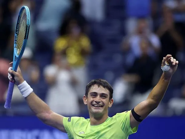 Navone sigue haciendo historia en Nueva York y ahora chocará con otro argentino
