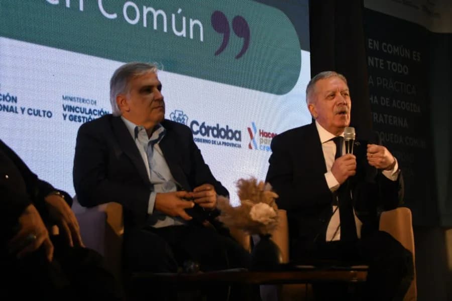 El gobernador Elías Suárez expone sobre educación y diálogo institucional en la Semana Social 2026 en Córdoba