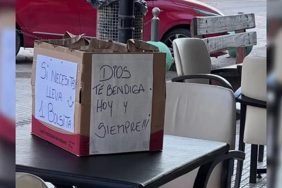 Una cafetería de La Banda regala medialunas sobrantes y conmueve las redes sociales