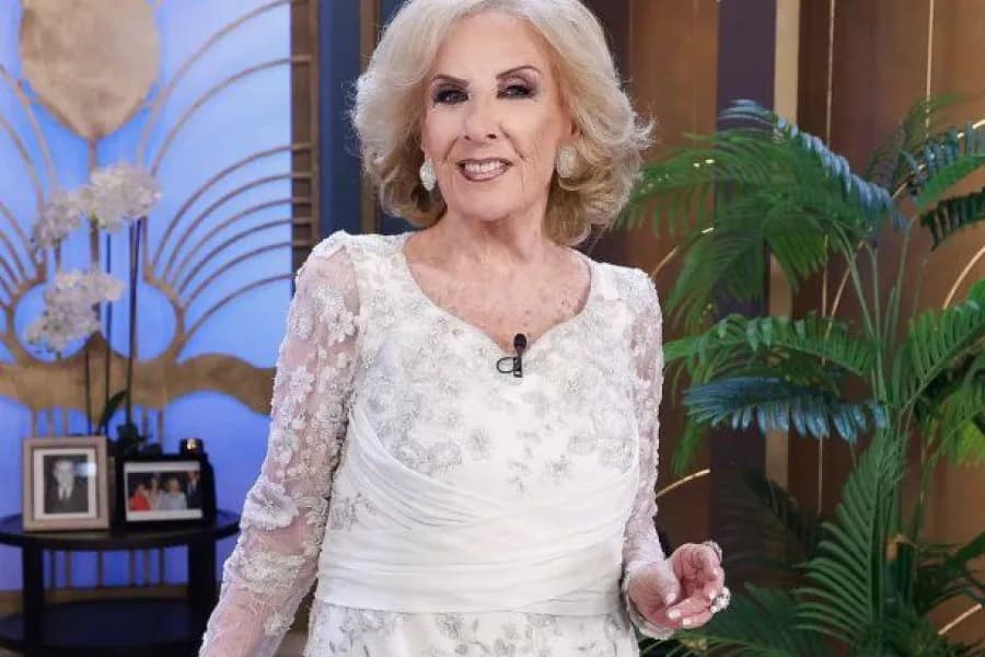 Juana Viale reemplazó a Mirtha Legrand en la grabación de su programa tras un cuadro gripal