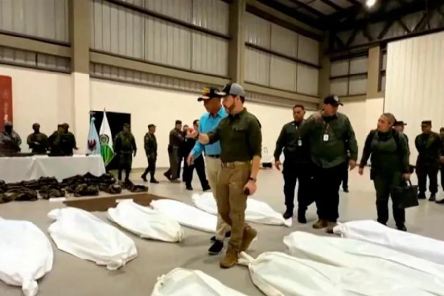 Un video del presidente de Colombia junto a cadáveres de presuntos guerrilleros reabrió el debate por la exhibición de la violencia