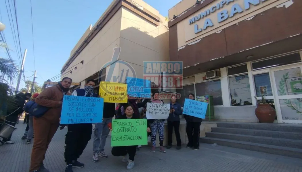 Protesta en la Municipalidad de La Banda: trabajadores reclaman mejoras salariales y pagos