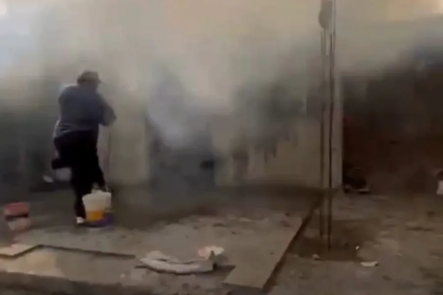 Un voraz incendio destruyó por completo una vivienda en el barrio La Católica