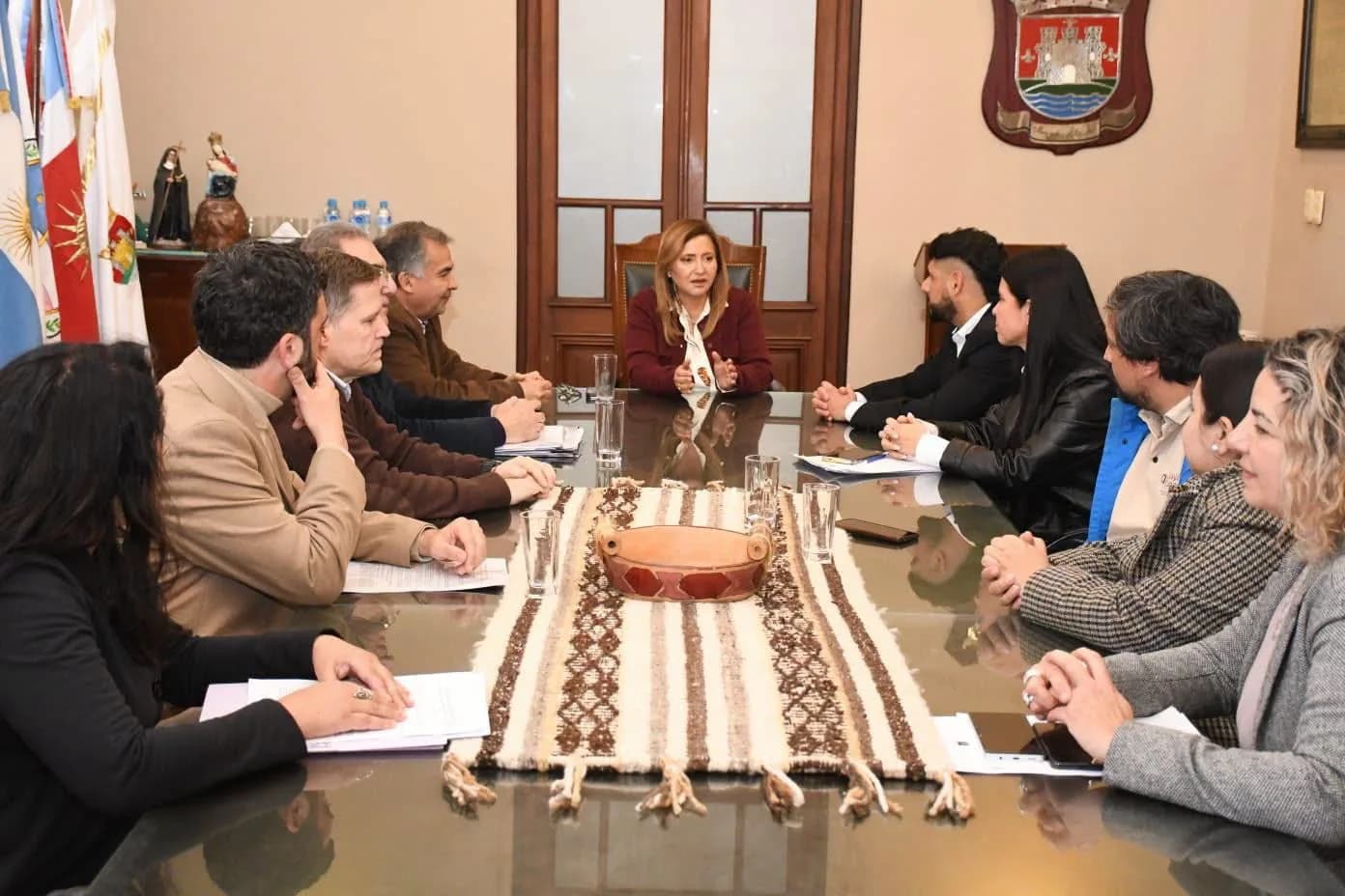 La intendente Norma Fuentes mantuvo una reunión con autoridades de la cooperativa Ckayna Cunan