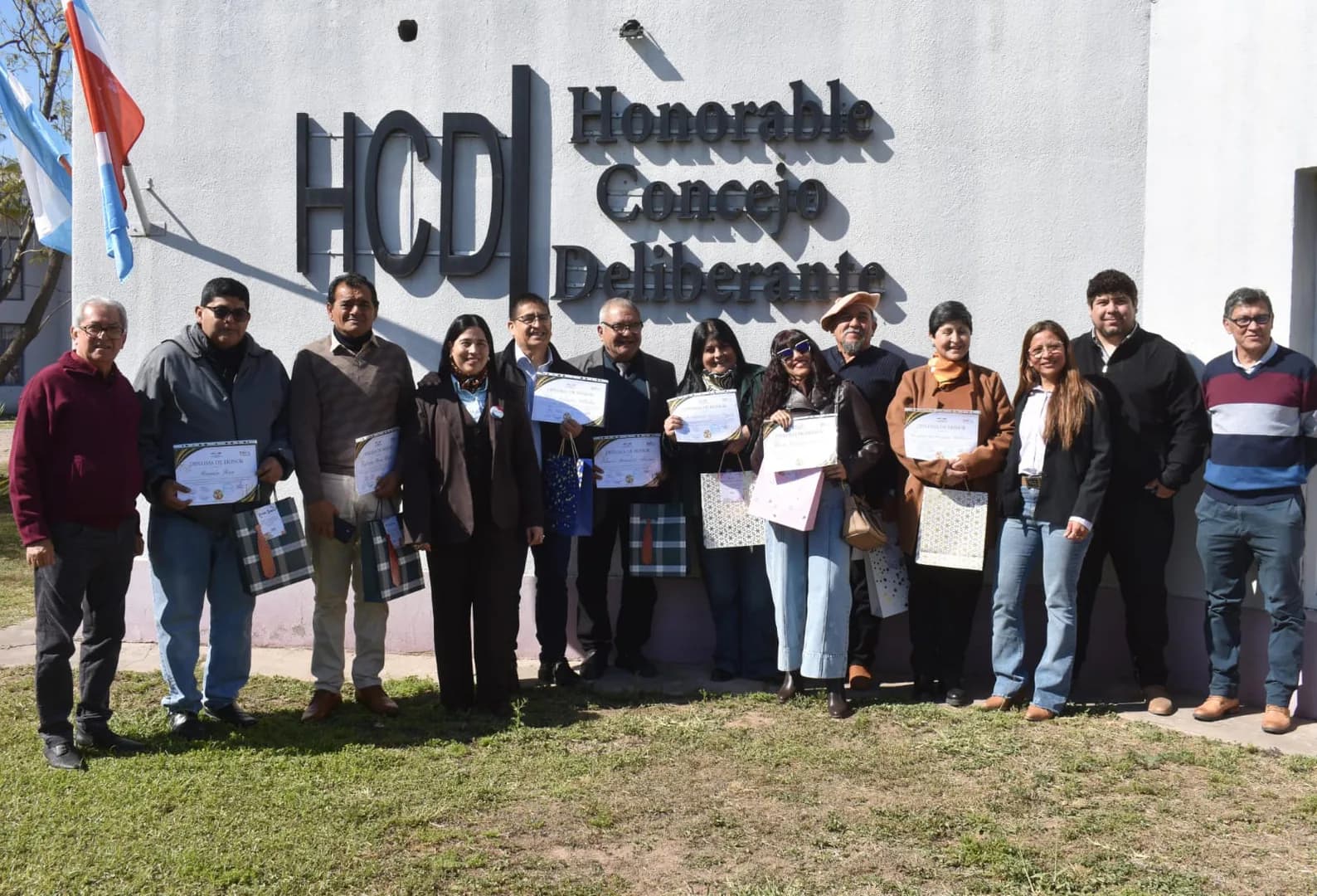 Emotivo homenaje en Tintina a docentes que se jubilaron: “Volveríamos a elegir ser maestros”