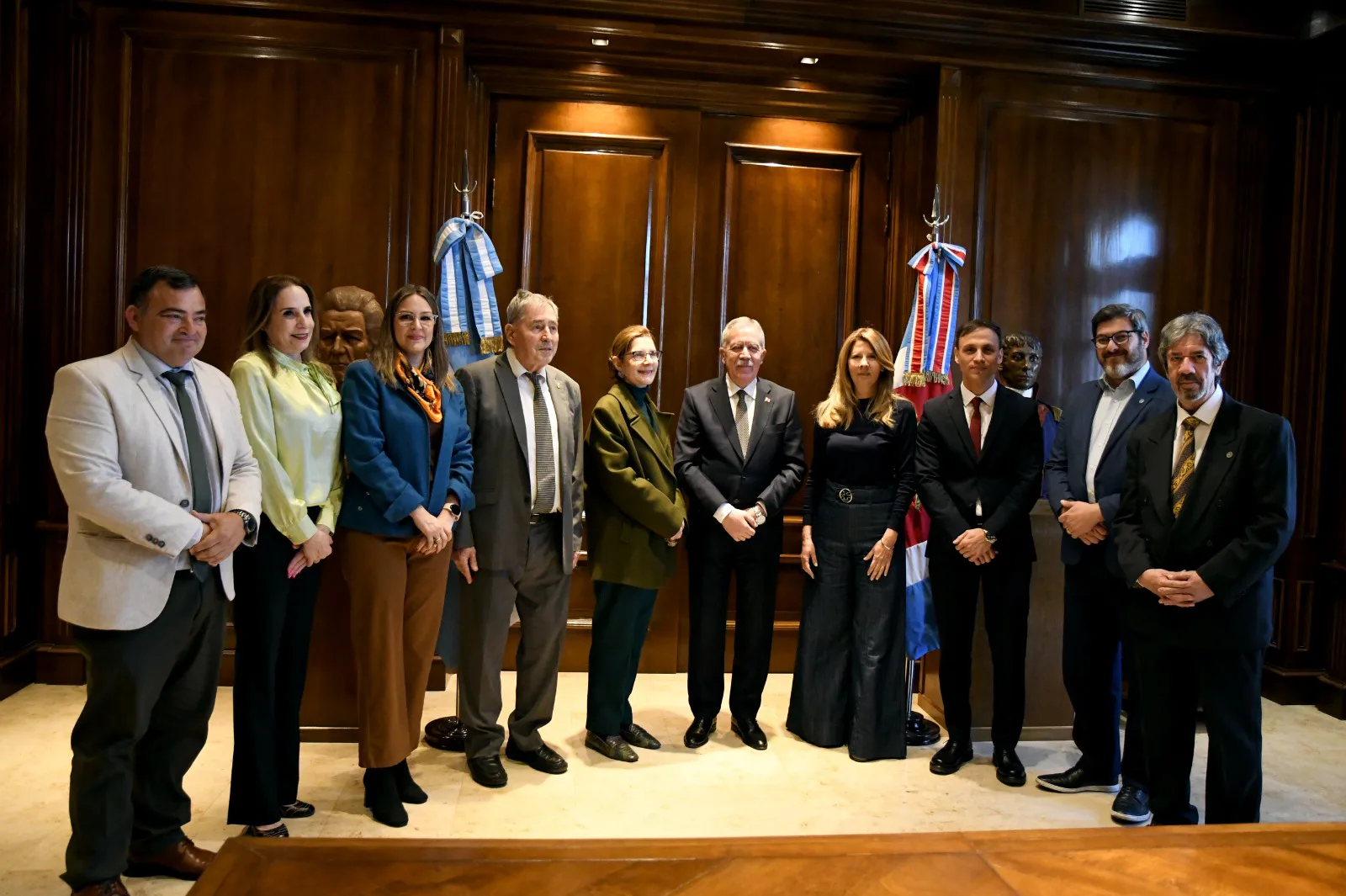 Elías Suárez recibió a destacados juristas de Brasil y Paraguay en Casa de Gobierno