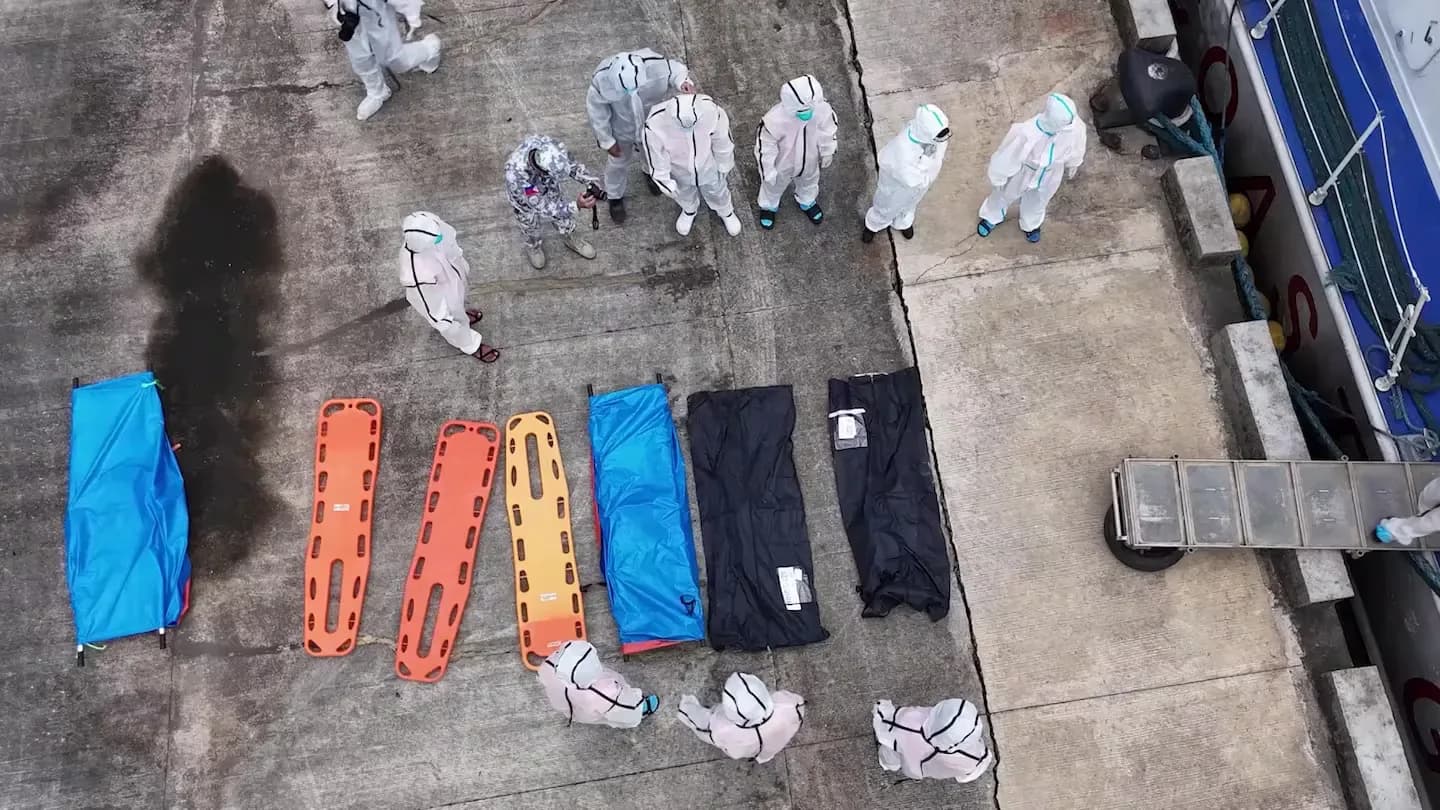 Aumentó a 35 la cifra de muertos por el incendio de un ferry en Filipinas y continúan buscando a 54 desaparecidos