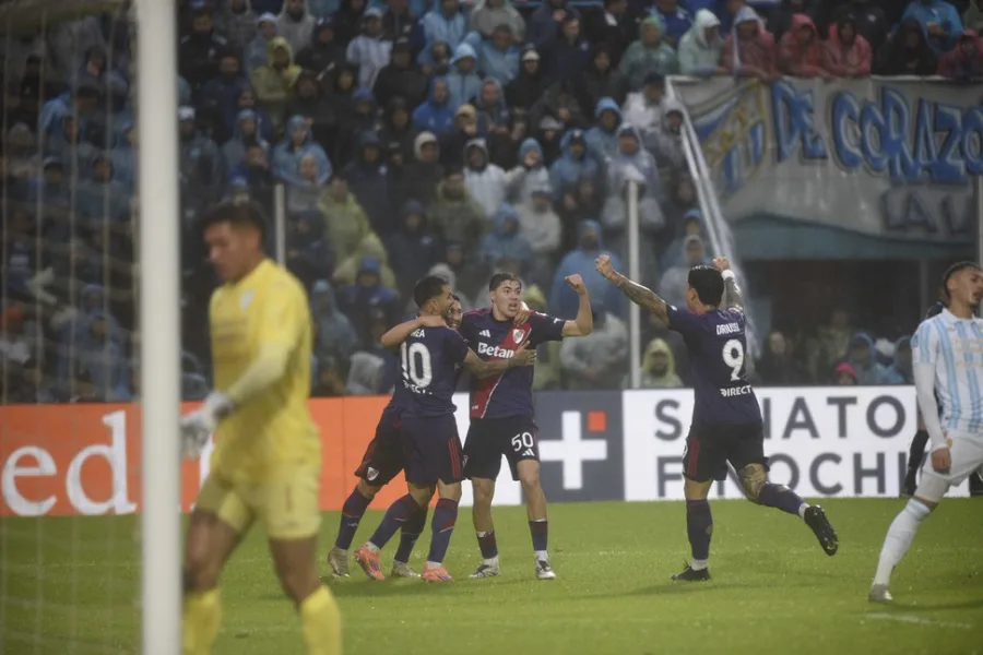 River Plate venció sobre la hora a Atlético Tucumán en un final dramático en el Monumental José Fierro