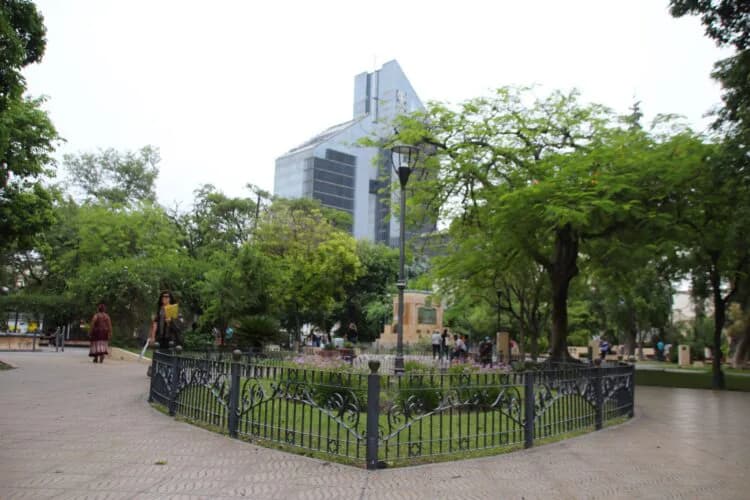 Reprogramaron la Expo Joven 2026 en Plaza Libertad por malas condiciones climáticas