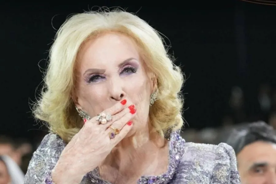Mirtha Legrand fue dada de alta tras una semana internada y continuará la recuperación en su casa