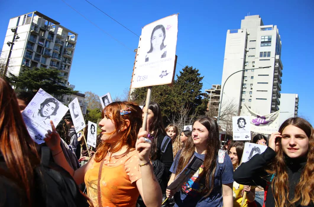Con la presencia de Kicillof, cientos de estudiantes se movilizaron en La Plata a 50 años de La Noche de los Lápices