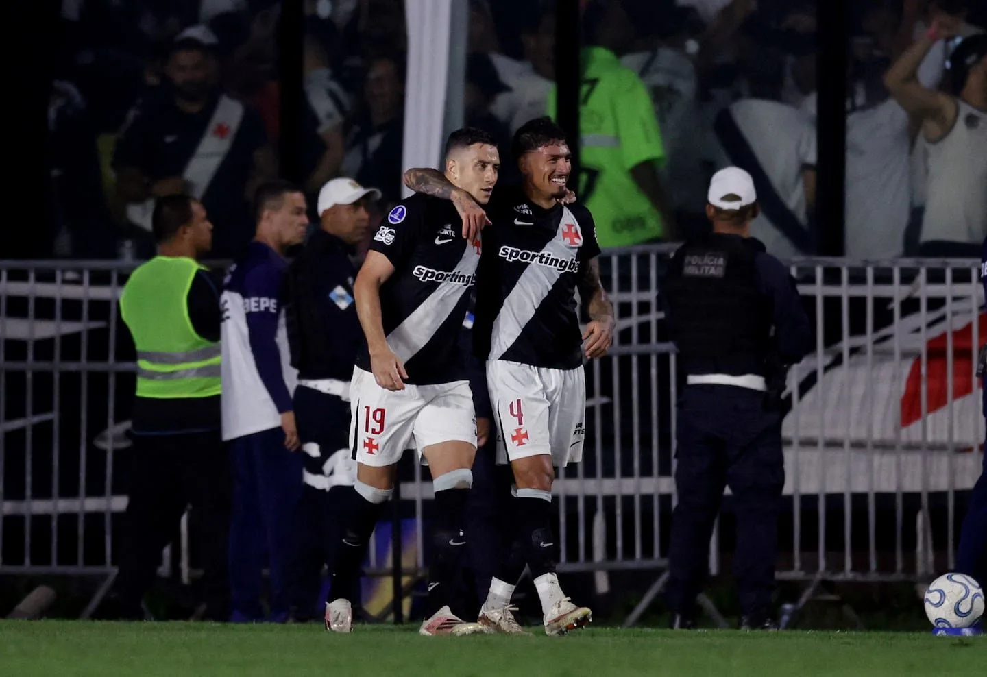 Vasco quiere recibir a Boca en el Maracaná y podría llevar el conflicto a la Justicia